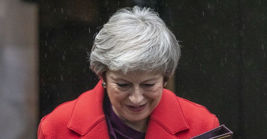 Theresa May se va confrunta cu o moţiune de demitere în parlamentul britanic