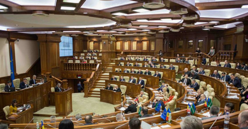Sondaj: Patru formaţiuni politice ar accede în Parlament dacă duminică ar avea loc alegeri