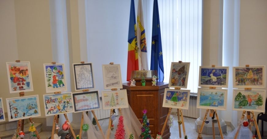 „Feeria iernii în culorile spectrului cromatic” - expoziţie la Chişinău