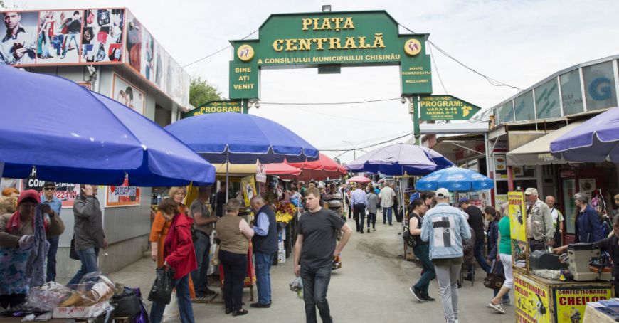Centrele comerciale şi pieţele din capitală revin la programul obişnuit de activitate