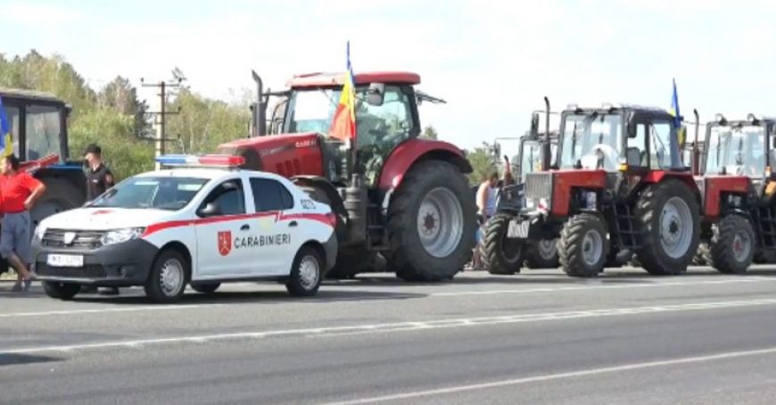 Manifestanţii, la discuţii cu ministrul Agriculturii, Ion Perju