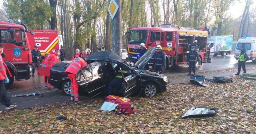 Cei doi angajaţi ai Guvernului implicaţi în accidentul de la Buiucani rămân internaţi în spital