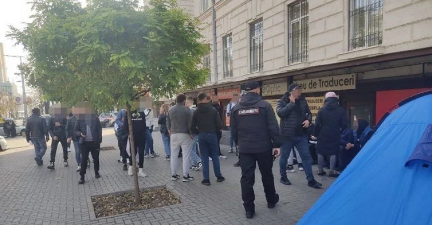UPDATE Poliţia documentează mai multe persoane care au încercat să destabilizeze situaţia în timpul protestului Partidului „Şor”