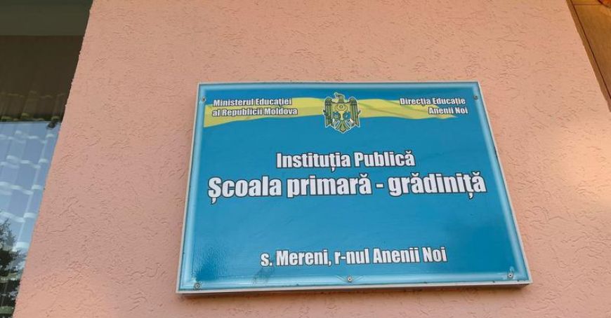 Scoala din Mereni, închisă, iar elevii vor învăţa online, după ce tavanul s-a prăbuşit într-o clasă
