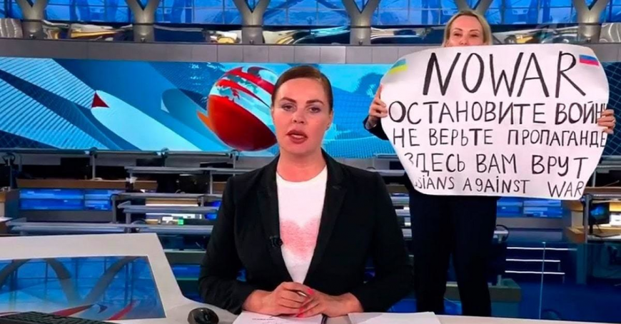 Jurnalista Marina Ovsianikova, acuzată de trădare, a decis să nu părăsească Rusia (VIDEO)
